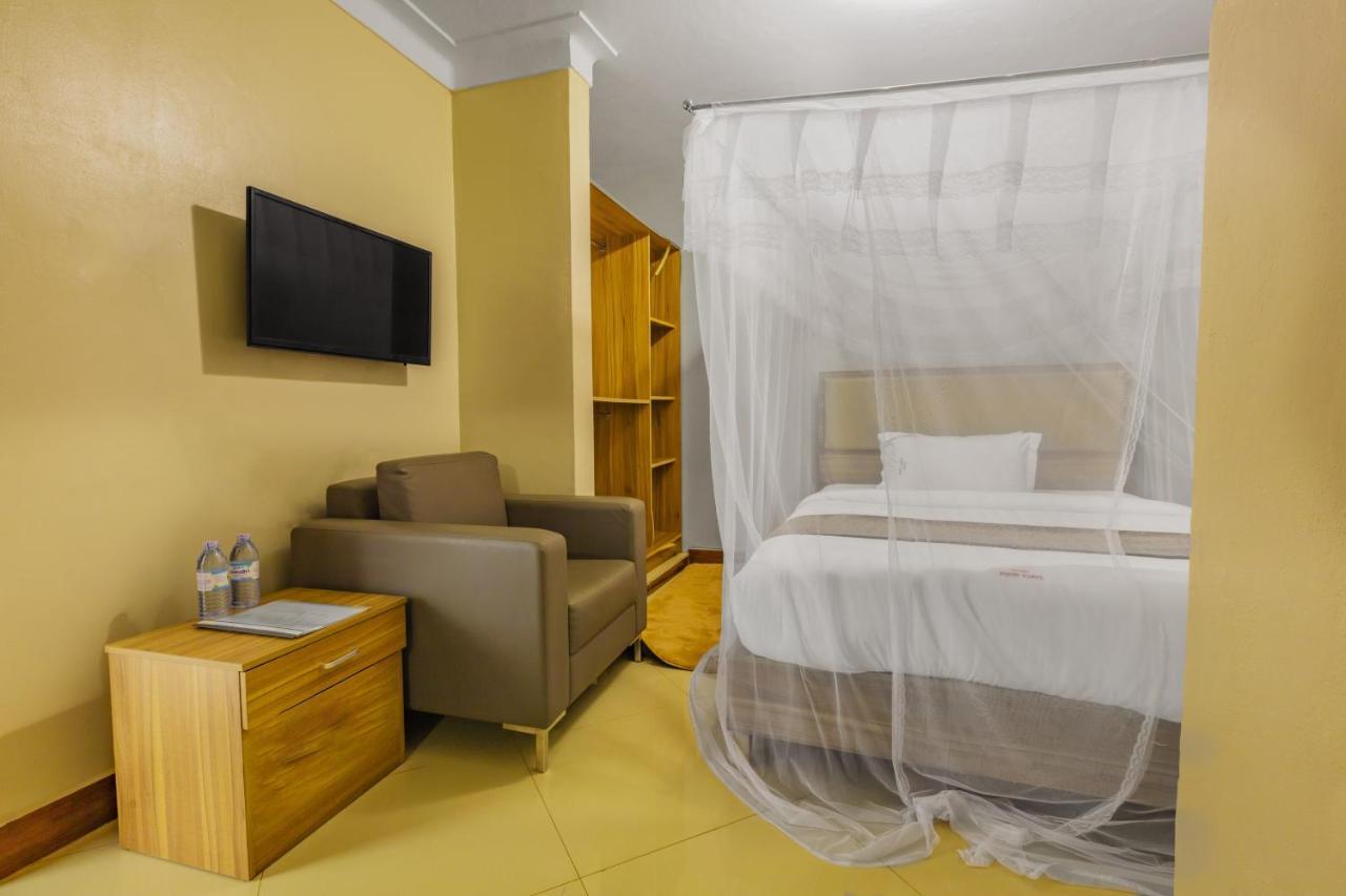 Santa Maria Hotel Entebbe Ngoại thất bức ảnh