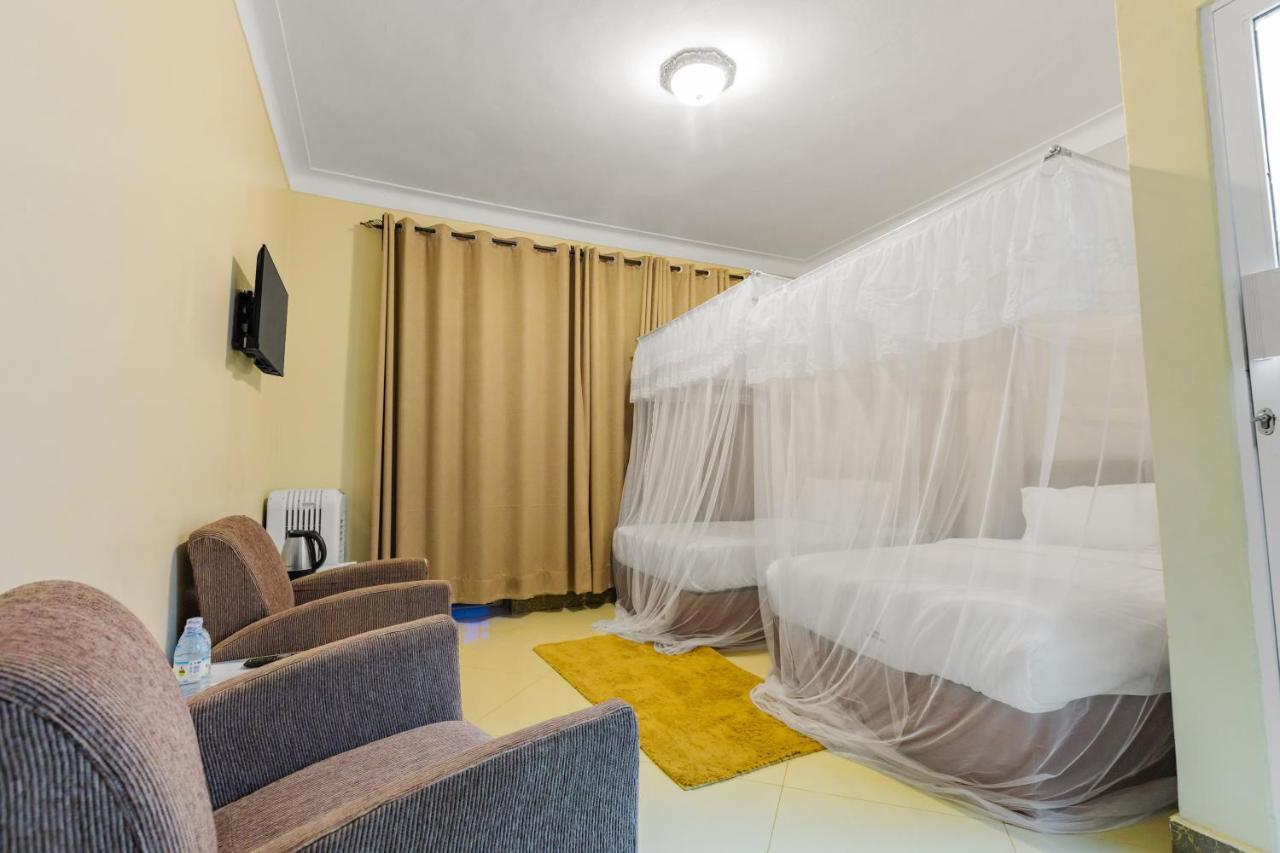 Santa Maria Hotel Entebbe Ngoại thất bức ảnh