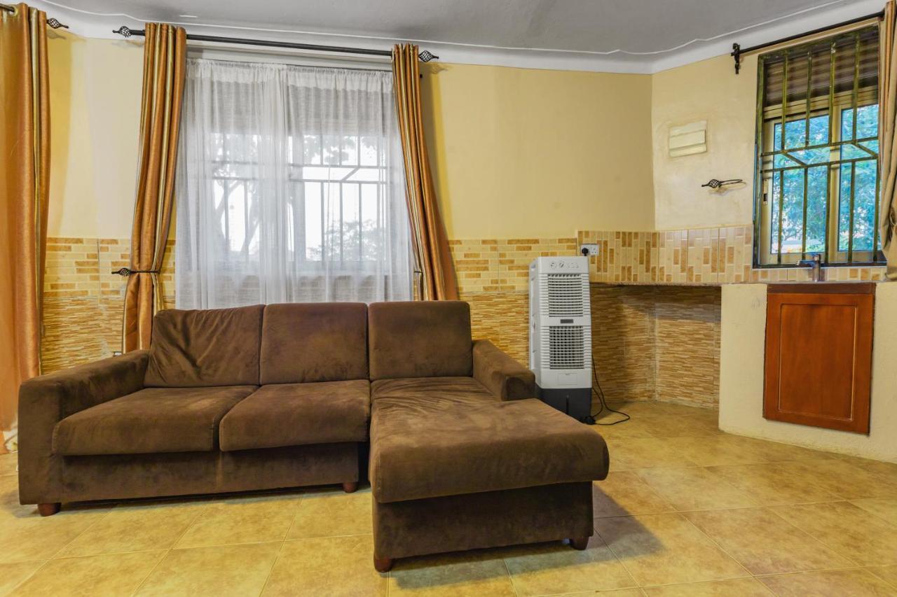 Santa Maria Hotel Entebbe Ngoại thất bức ảnh