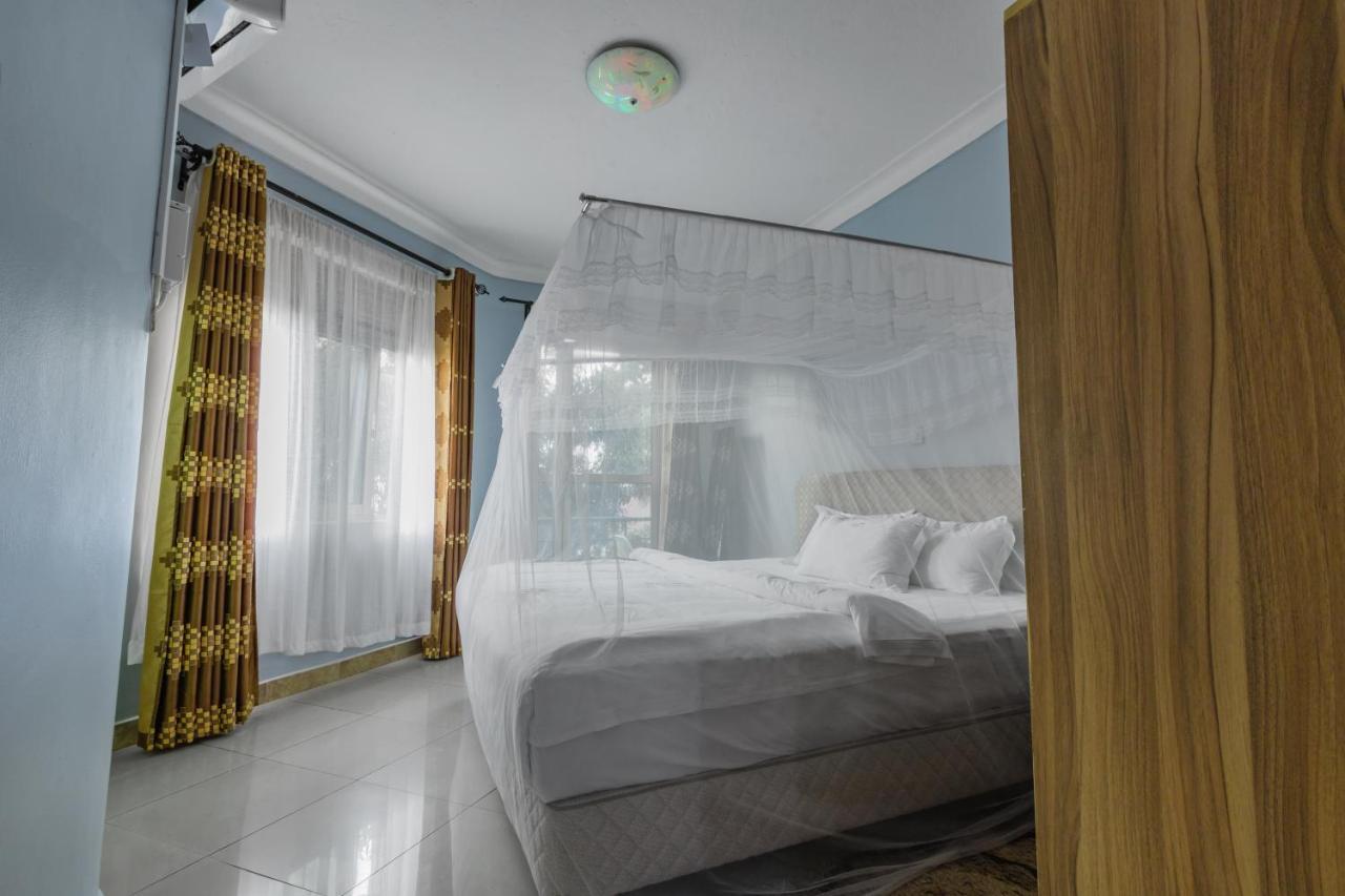Santa Maria Hotel Entebbe Ngoại thất bức ảnh