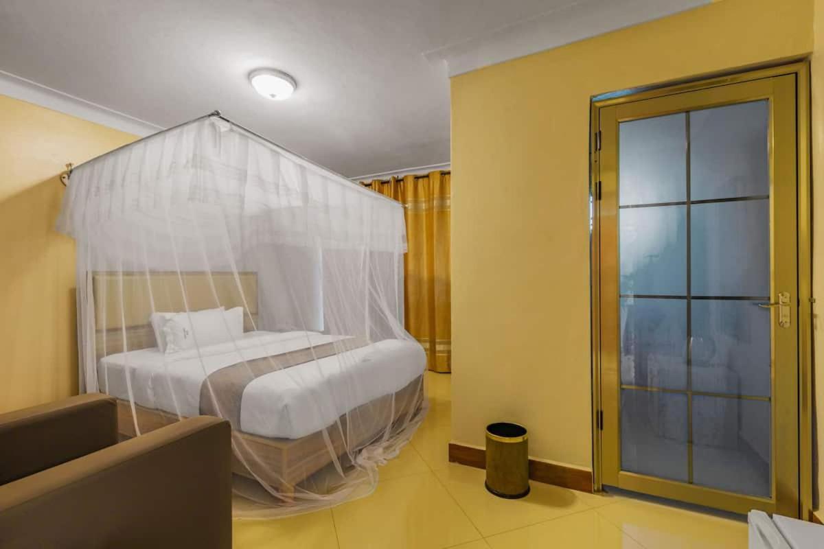 Santa Maria Hotel Entebbe Ngoại thất bức ảnh