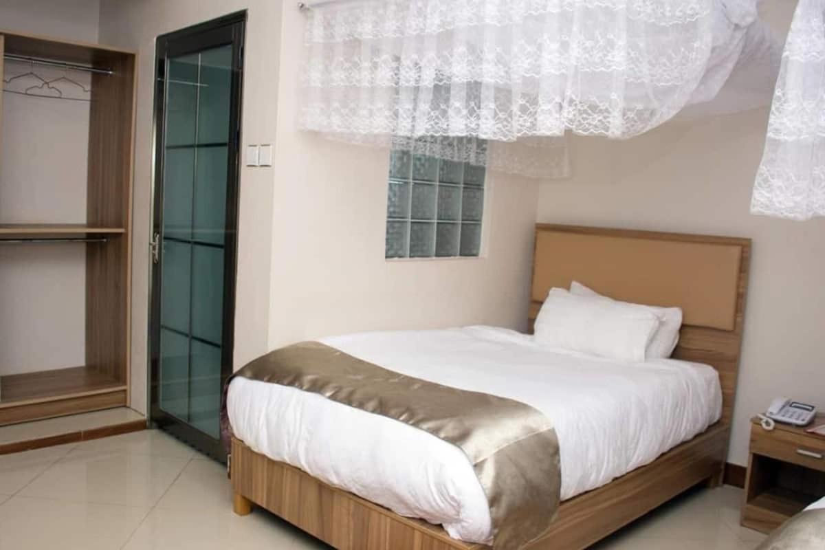 Santa Maria Hotel Entebbe Ngoại thất bức ảnh