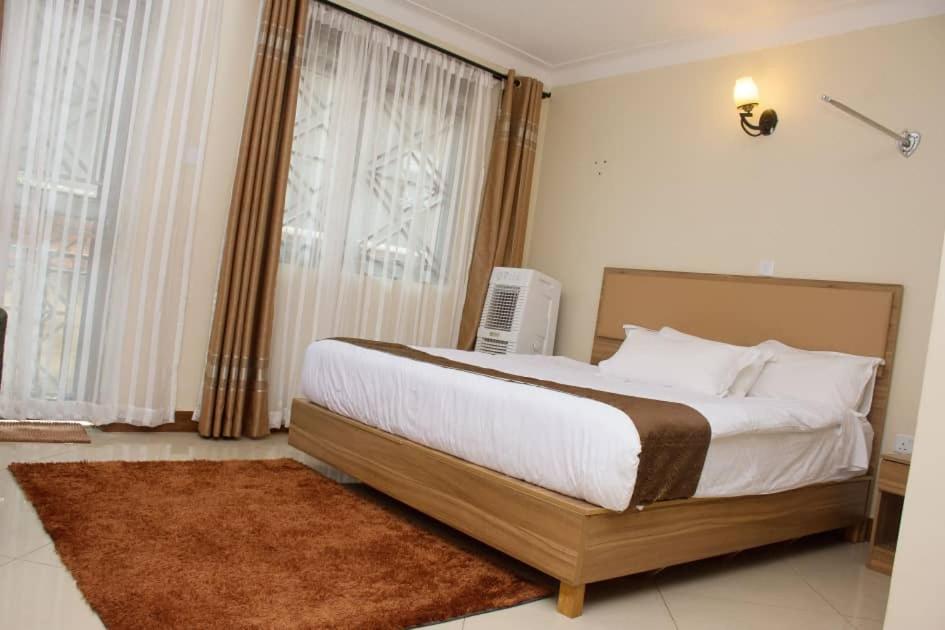 Santa Maria Hotel Entebbe Ngoại thất bức ảnh